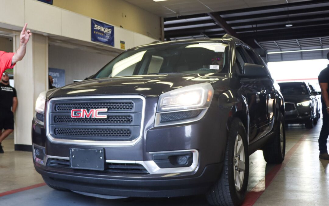 What Does a Yellow Light Mean at an Auto Auction?